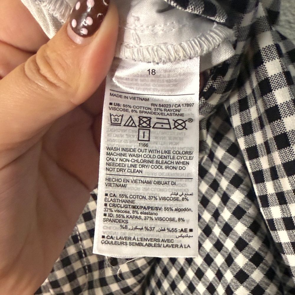 Old Navy Black and White Gingham High Waist Shorts- Size 18 - Picture 5 of 5
